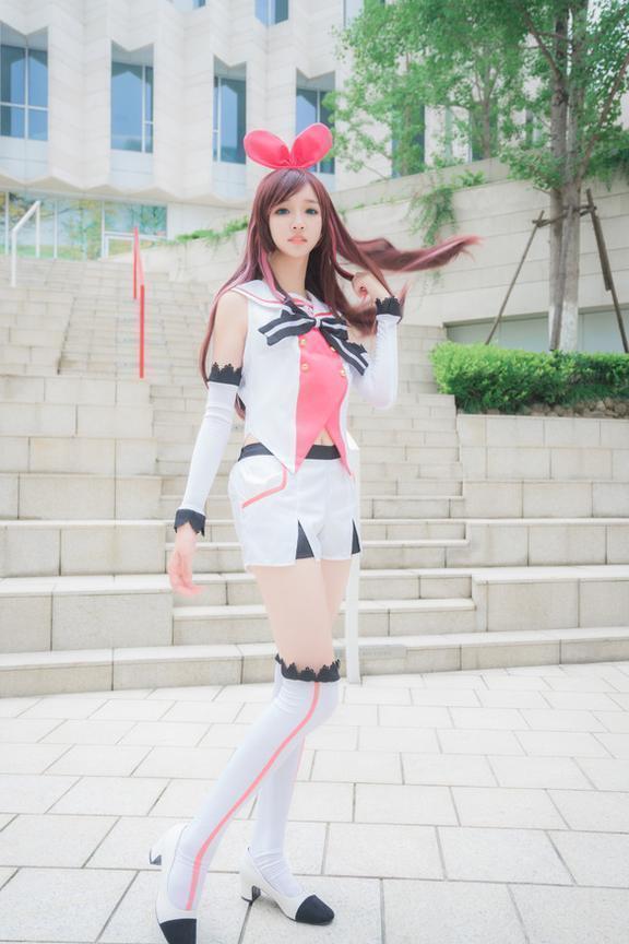 街拍：图1孟美岐短裤短到快“消失”！图3穿cosplay丝袜的美女！