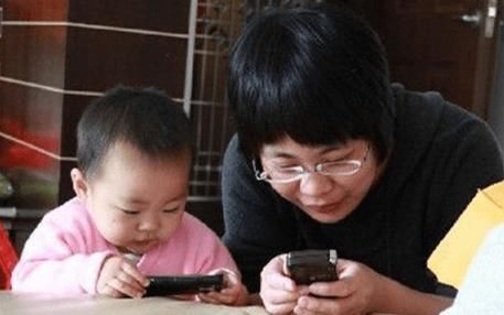 「电子产品」医生提议:小孩晚上睡觉枕边防止放3物,引起干咳发育慢