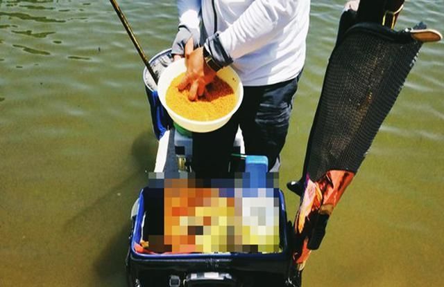 「配方」给人当了一个月的“小工”,偷师得到窝料饵料配方,送给有缘人