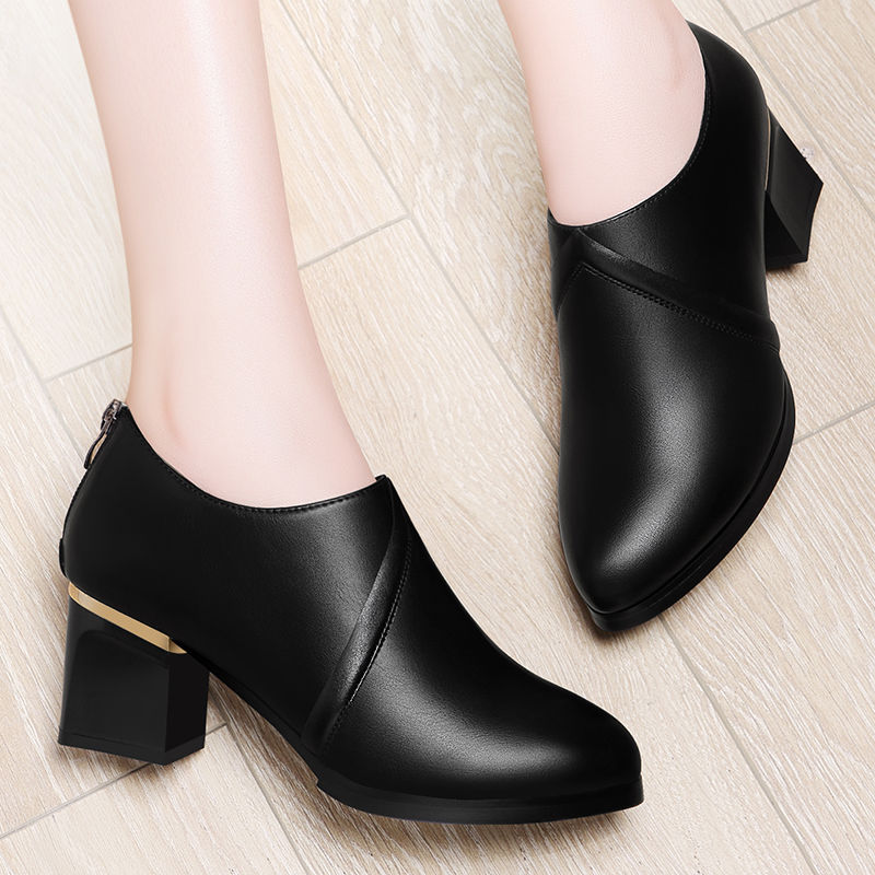 今年秋天悄悄流行的5双鞋，比“飘鞋”更舒适，走再远路也不麿脚