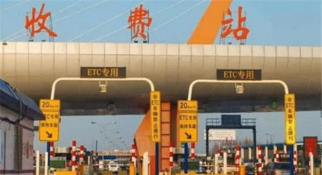 为什么高速公路铺设沥青，收费站却是水泥？看完你就知道了