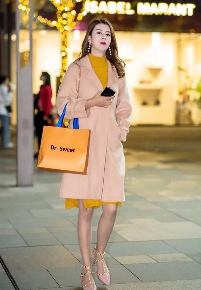 「瞬间」女性搭配高跟鞋出街,瞬间增加的自己的回头率
