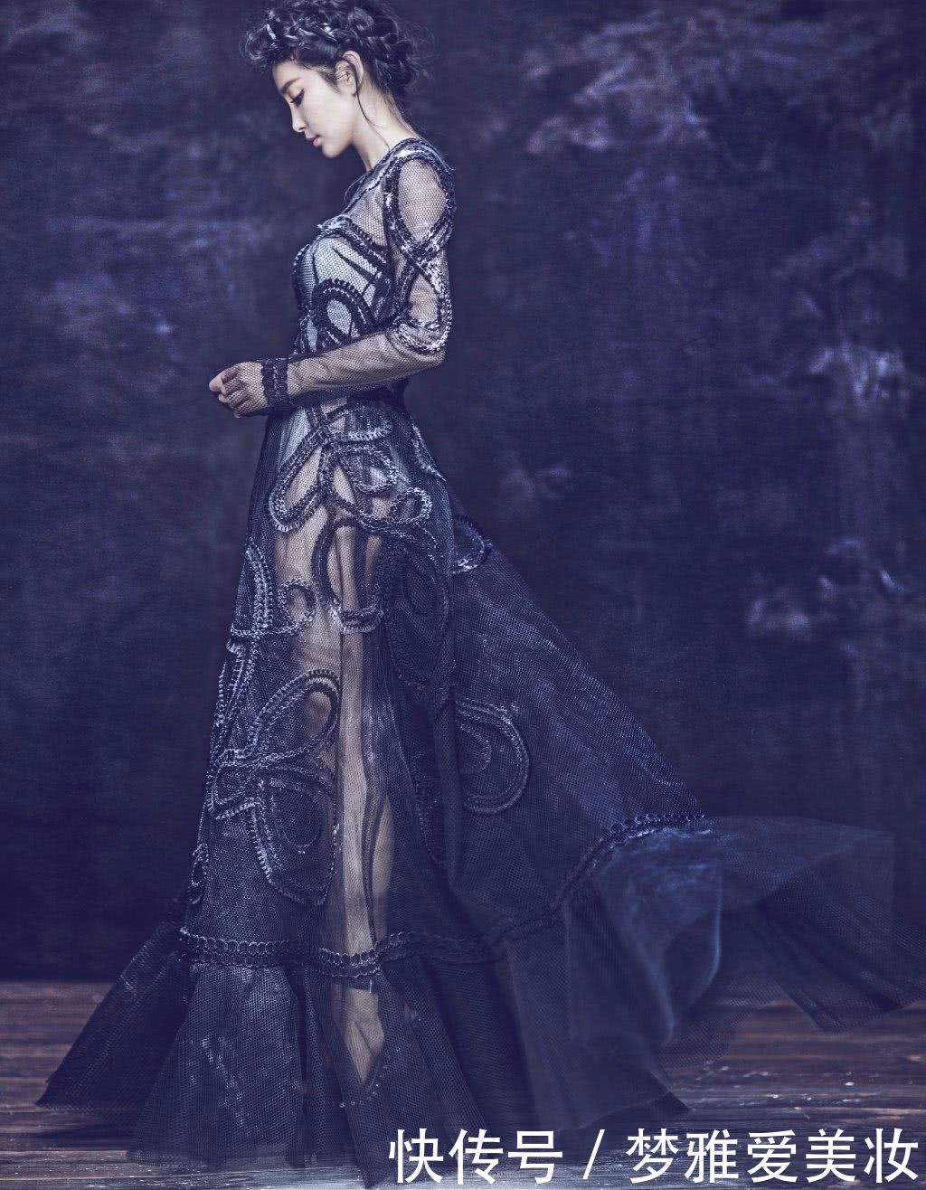 李冰冰豁出去了，这么紧的鱼尾裙怎么穿进去的，网友：能弯腰吗？