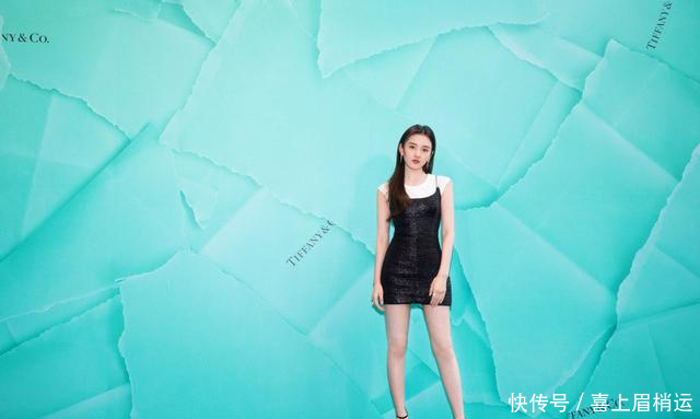 「紧身衣」宋祖儿多吃点饭吧，紧身衣都“填不满”，能有90斤？