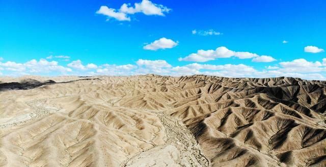 青海和甘肃交界处，300公里无人区现魔鬼诡异地貌，突遇沙尘暴