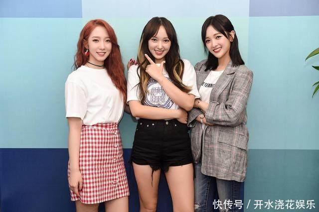 迪丽热巴孟美岐同穿破洞裤, 一个水蛇腰一个粗腰, 网友: 差距真大