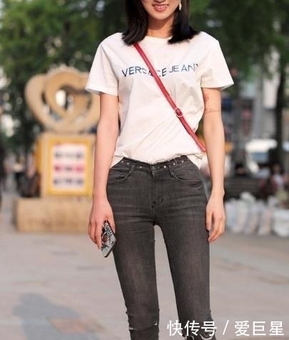 感觉@街拍集:尖头高跟鞋,给人仙气十足的感觉,衬托出高贵气质