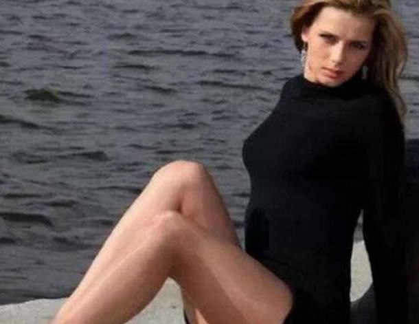 乌克兰的女兵有多美?身材高挑，体型丰满，让人舍不得移开脸!