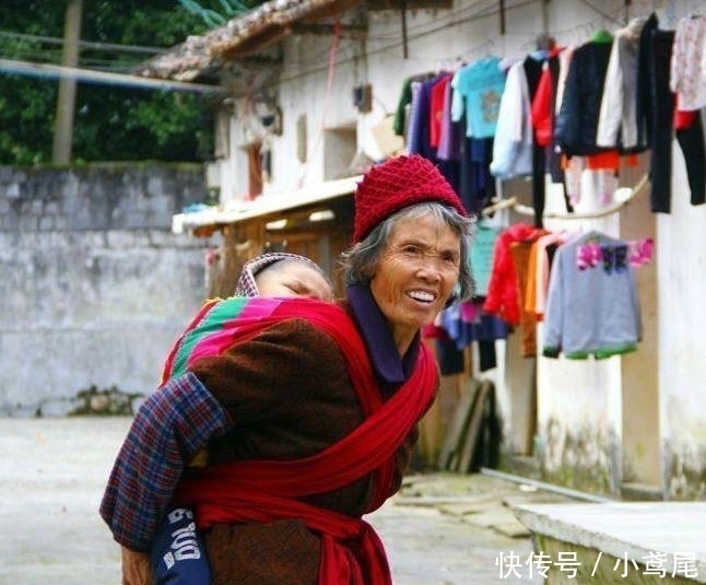 为啥农村愿意帮忙带孩子的老人越来越少 农民说了3句话, 句句扎心