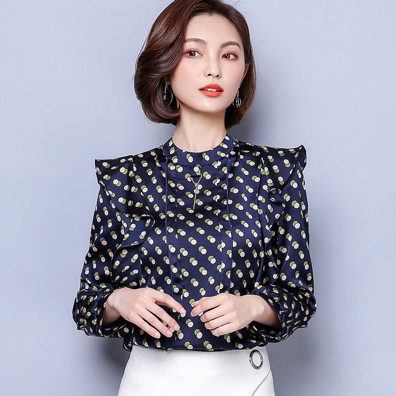 中秋回家，给妈妈带了两件欧式小衫，减龄显嫩，她肯定很高兴的