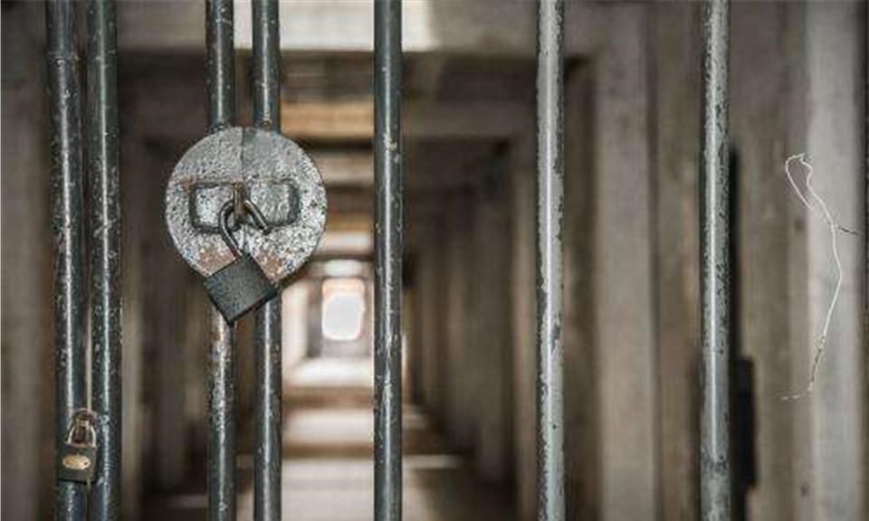  [force]监狱里“管吃管住”，犯人在里面一待10多年，日常生活都