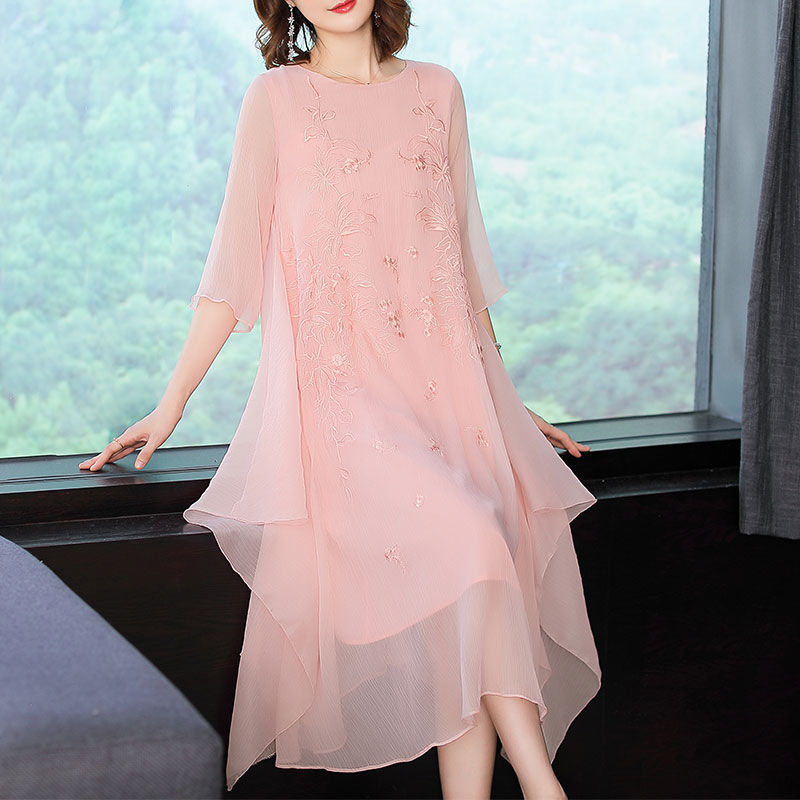 有一种美叫“旗袍”，立秋已到，42岁老婆穿旗袍，简直美若天仙