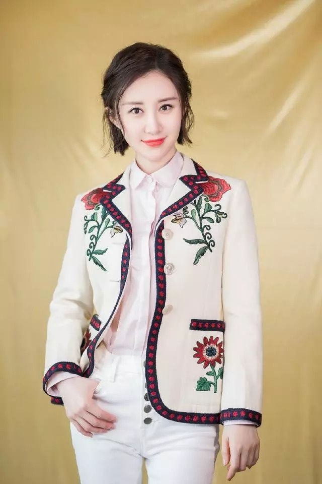 舒畅只是剪了摩卡波波头发型，人变美了还特别减龄，网友:她红了