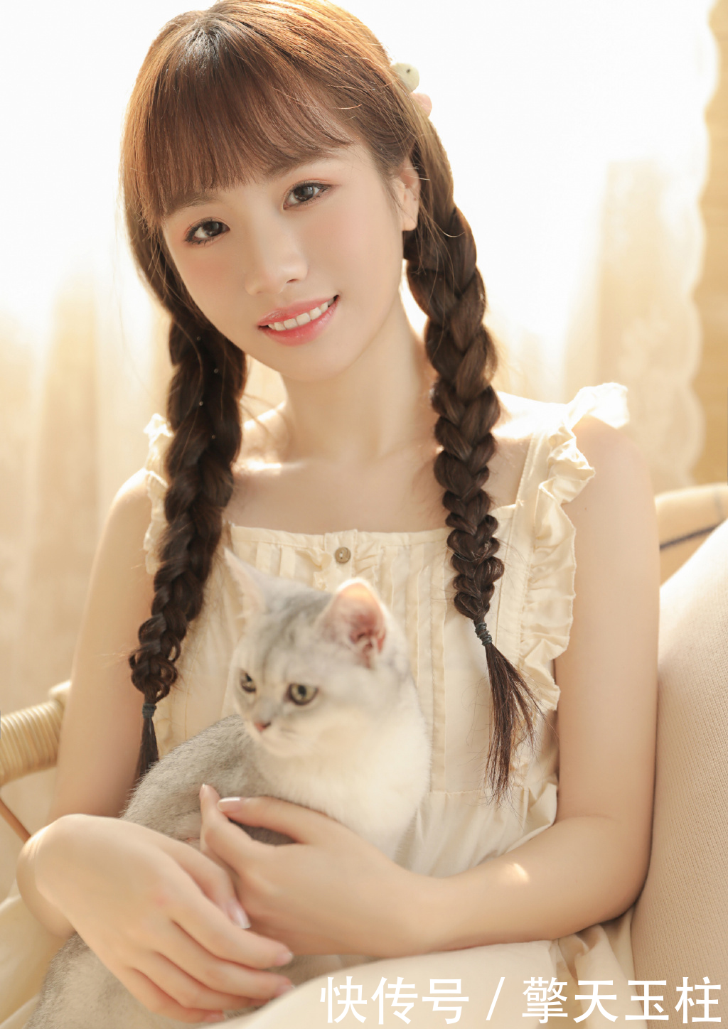 『写真』吊带睡衣美女俏皮双马尾写真