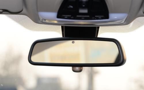  原创文章@车内的中央后视镜，其具体的作用是什么，老司机告诉你