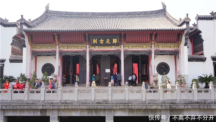 武汉有座“园林古寺”,全国都罕见,传说超灵验