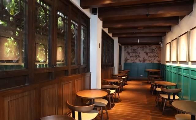 星巴克爆改百年老建筑，将闲置“废楼”改出王炸！网友：别卖咖啡