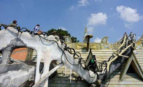  越南旅游：越南最“疯狂”的建筑，为前总统女儿设计建造，犹如一座童话城堡