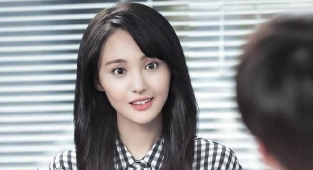 郑爽拍摄新剧被指情绪失控，爽爸郑成华怒斥造谣者“荒谬至极”