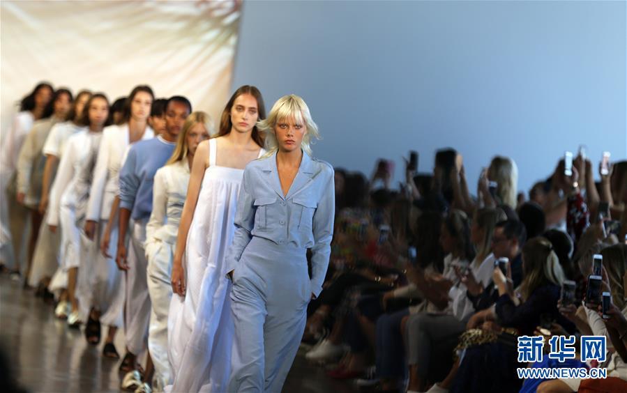 纽约时装周开幕 NOON BY NOOR品牌发布新款时装