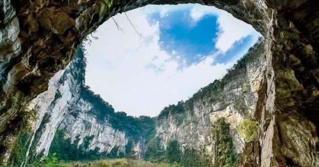 地貌惊险景色壮观，野生兰科植物丰富——走近黄猄洞天坑