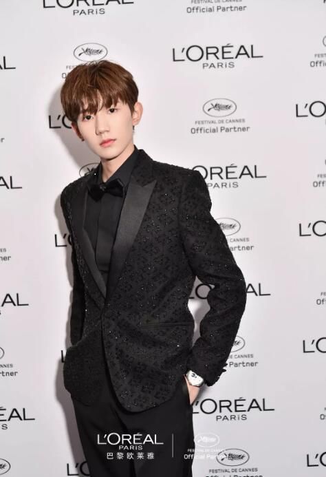 邓伦、任嘉伦、肖战代言的口红惊艳非凡，但他却无人争锋！