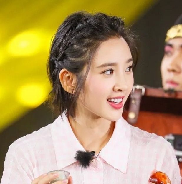 短发的赵丽颖周冬雨不烫不染,发型依然多变的秘密原来是它!