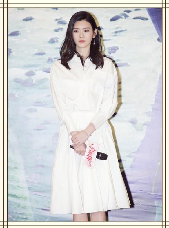 姚晨不过穿了件白衬衫裙,就从38岁变18岁,连奚梦瑶都成手下败将