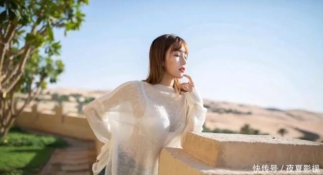 「针织衫」简单的牛仔裤和高跟鞋也能搭配出自己的青春和时尚