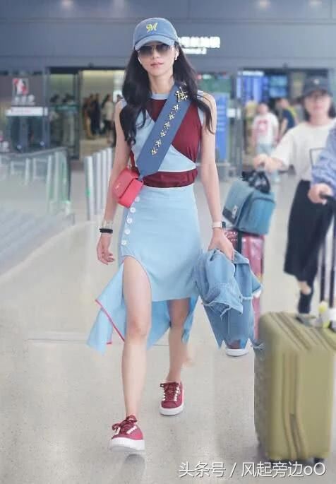 韩雪机场近照遭曝光，网友：衣服永远都是陪衬，好气质才是主角