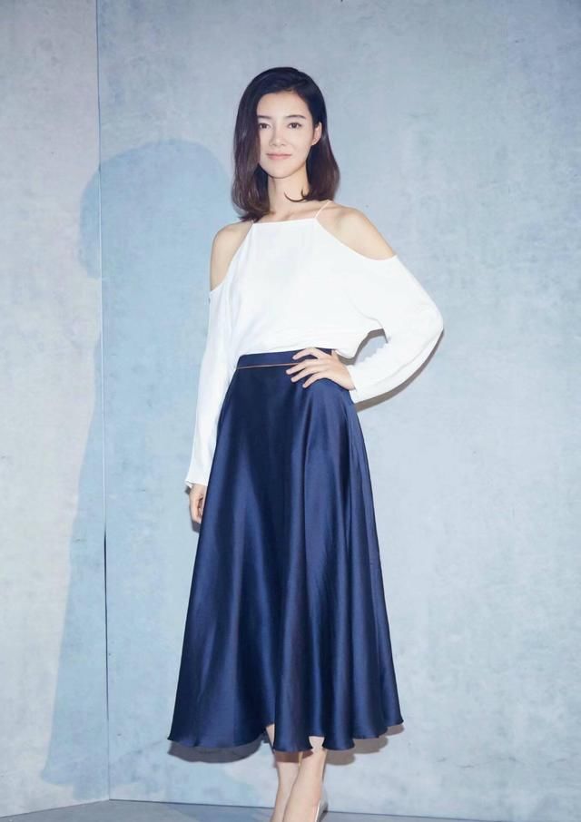 车晓这身真好穿，秋天凹内搭刚好 网友：快剁手