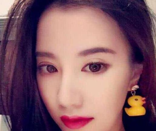 秋季时装搭配应该注意以下几项，只有这样才能搭配出时尚的你