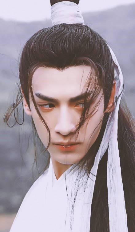 男主邓伦将下线经纪人发文嘲讽？工作人员这么回应