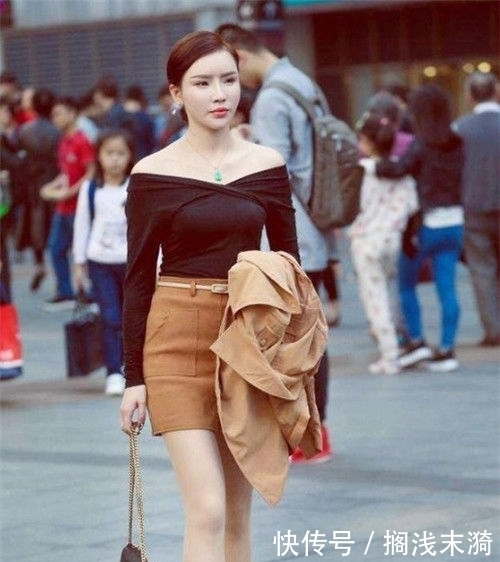 「蕾丝」街拍:高颜值的小美女,身穿黑色蕾丝,实在甜美