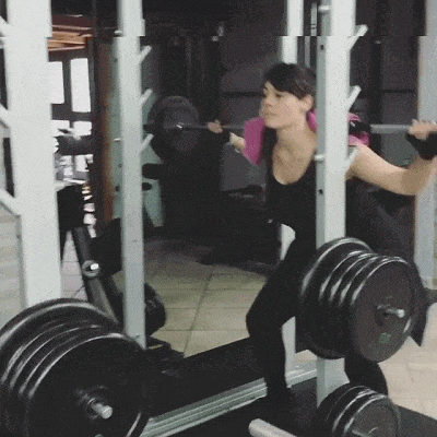 胖女人勤奋健身，塑造傲人身材成女神，网友：小时候就胖嘟嘟！