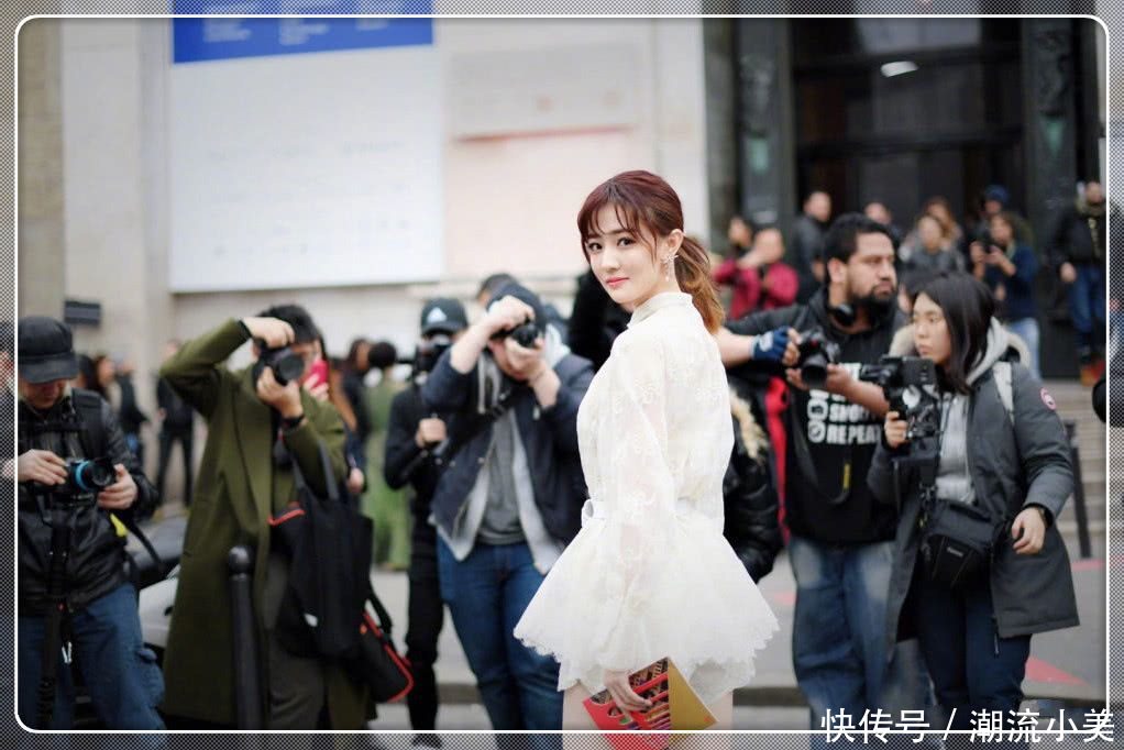 徐璐不过是剪了款空气刘海，就方脸变长脸，网友：嫩到飞起！