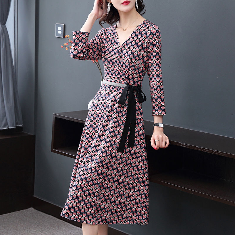 这裙贵就贵了点，比真丝高贵，比旗袍典雅，六零后穿洋气超迷人