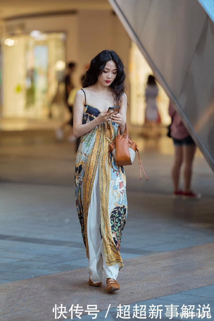  「美女」裙子美女古香古色，还携带现代风韵，走起路来应该很柔！