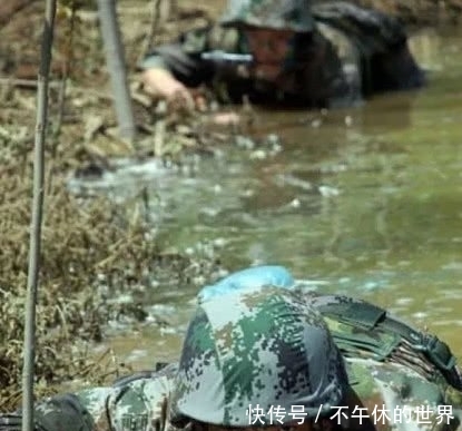 特种兵执行任务用嘴咬着匕首,被质疑是装酷行为真实情况太打脸！