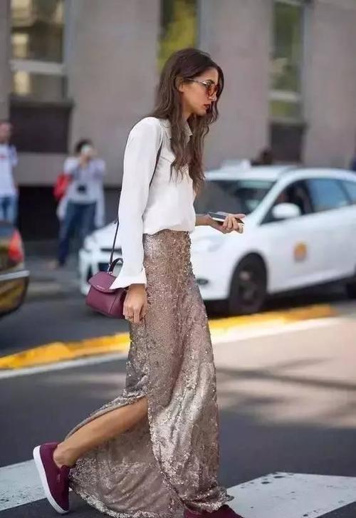 蔡依林穿开叉裙，白百何穿开叉裤，露腿才时髦啊！