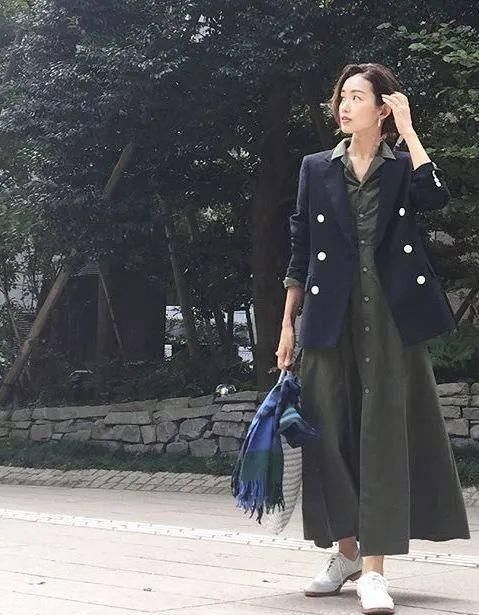  「博主」看完这个博主的条纹搭配 你会365天每天都想穿条纹