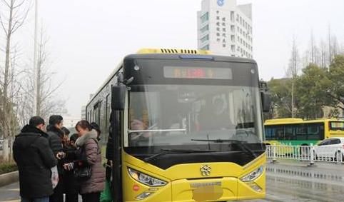 百万公交一次只收一块钱，公交车企老板赚什么钱？知情人说出猫腻