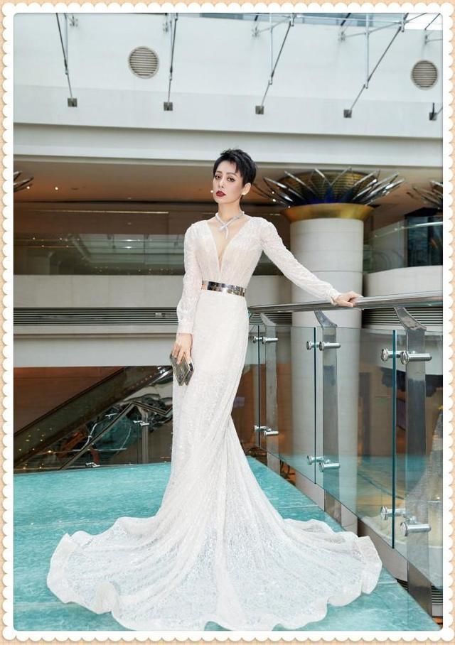 当韩雪和宁静同穿白色透视裙，网友：保守与豪放的差距一目了然！