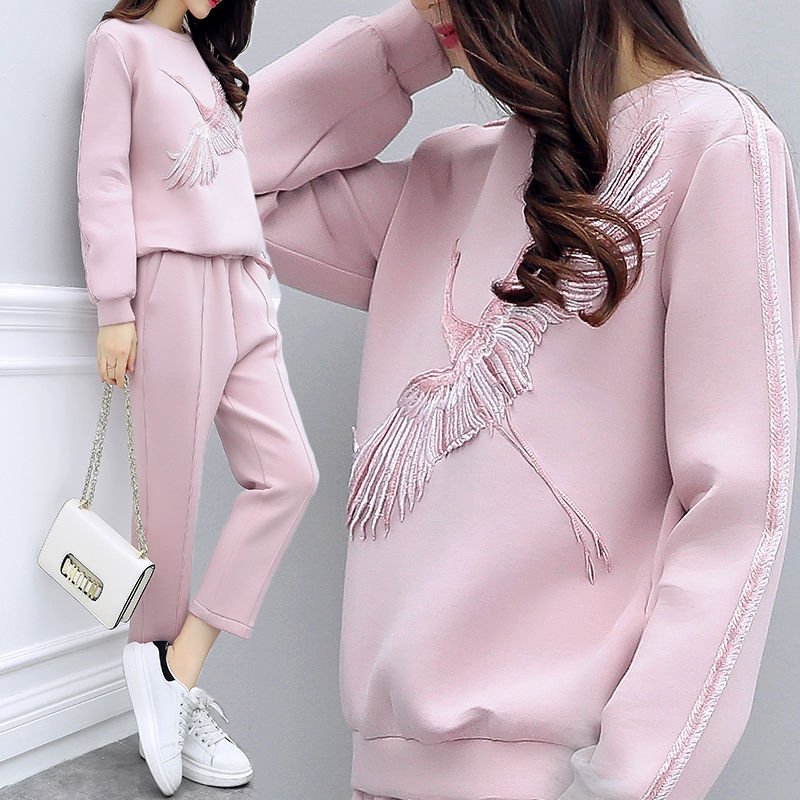 初秋出去浪，别穿裙!推荐这8款套装，40~55岁女人穿上超美