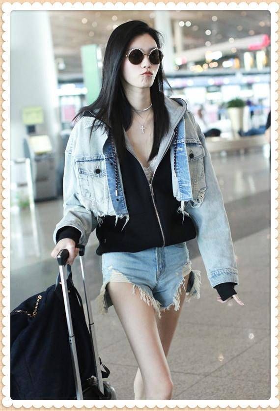 李宇春终于露腿了!穿短裤撞上奚梦瑶也丝毫不输，网友:这腿我服