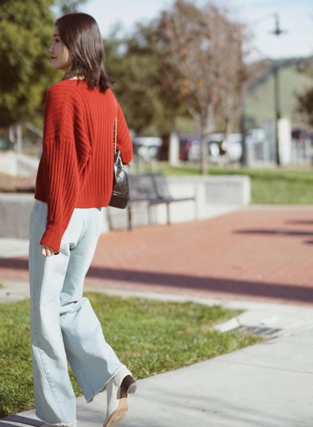 『针织衫』本以为她穿包臀裙扮温柔,可当看清全图,才知穿的有多出彩