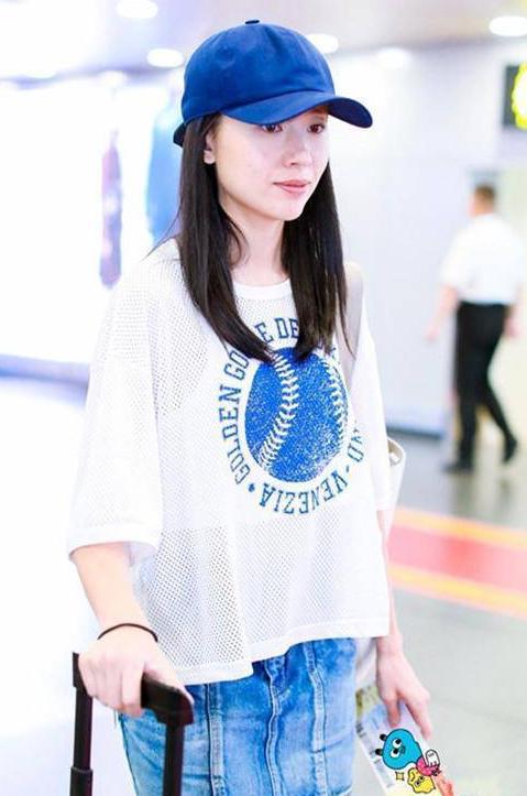 董洁年近40又怎样？穿短裤看腿只有18，21岁张雪迎都做不到