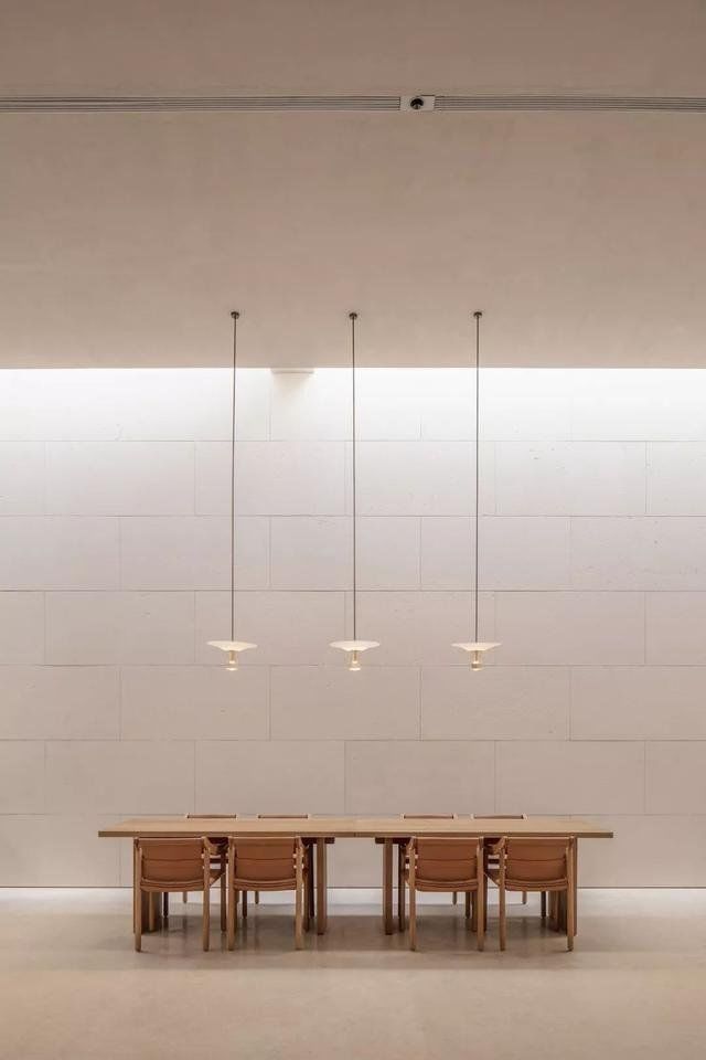 万有引力:光、空气、水,温润质朴的和谐之音