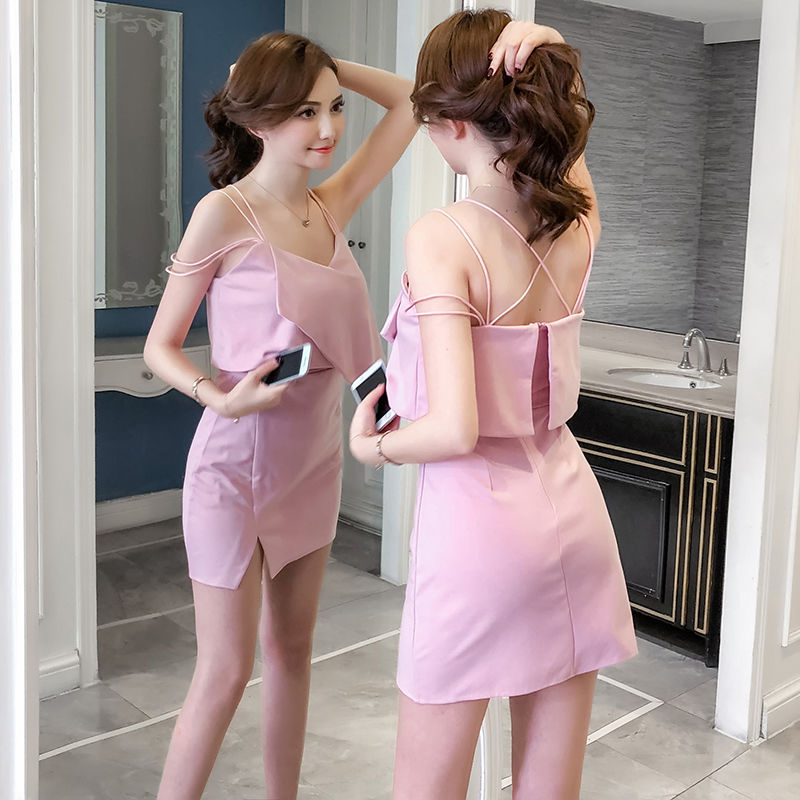 终于明白女人在夜店穿吊带了，太吸睛亮眼了吧，妩媚又气质