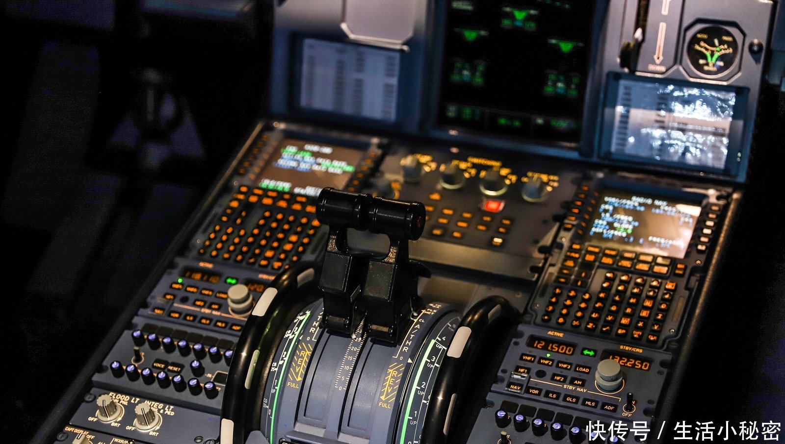  驾驶舱@周末我去上海开飞机了！3600元一小时，真实感受驾驶舱的